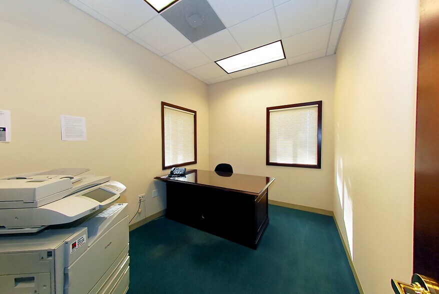 757 McHenry Ave, Crystal Lake, IL à louer - Photo du bâtiment - Image 3 de 12