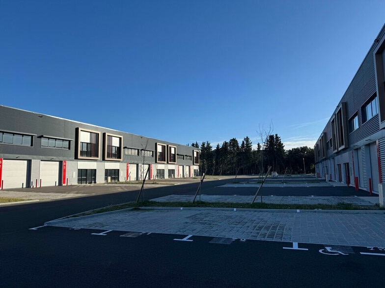 Flex in Avignon for lease - Building Photo - Image 3 of 10
