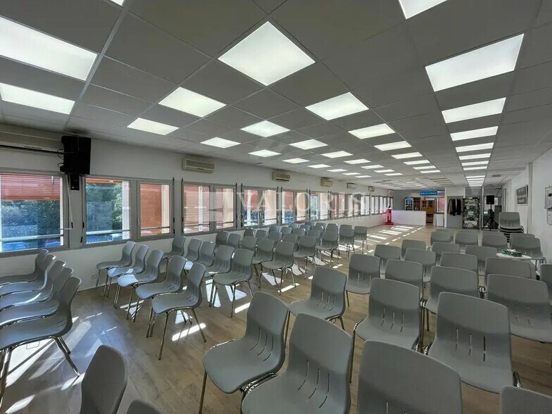 Office in Vitrolles for lease - Building Photo - Image 3 of 9