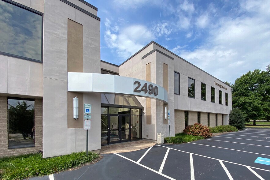 2490 Boulevard of the Generals, Norristown, PA à vendre - Photo du bâtiment - Image 3 de 6