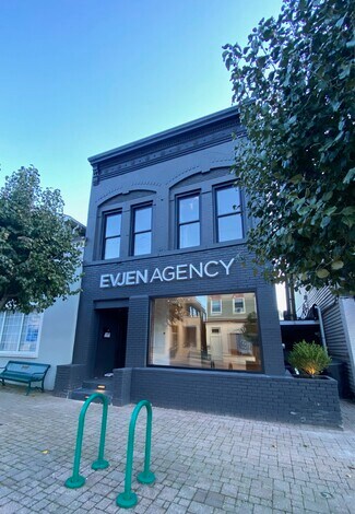 Plus de détails pour 100 Center St, Southington, CT - Commerce de détail à vendre