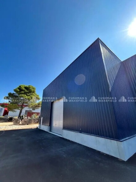 Flex in Signes for lease - Building Photo - Image 2 of 5