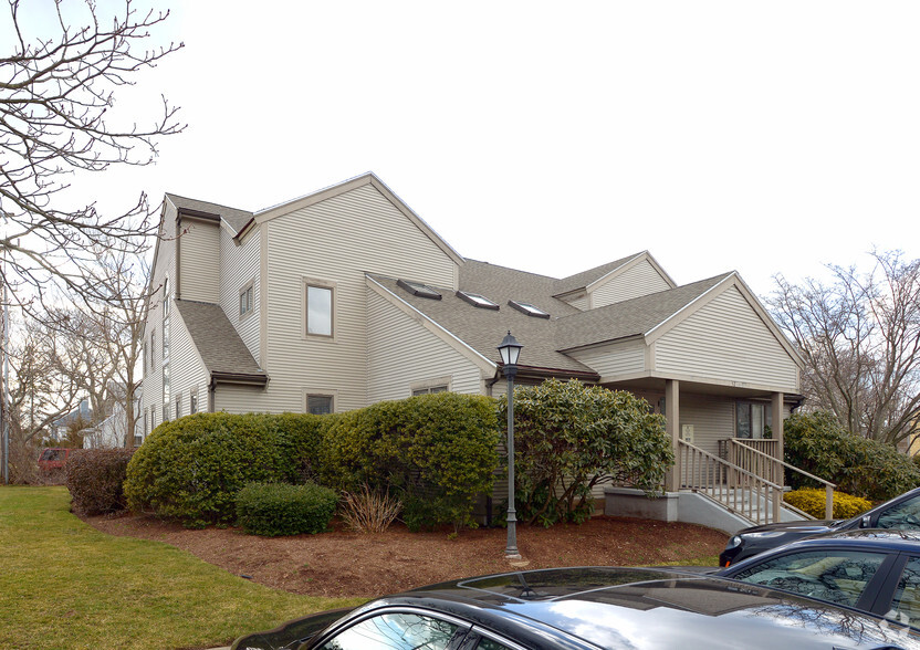 32 Main St, Hyannis, MA for sale - Building Photo - Image 1 of 1