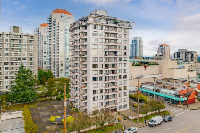 Plus de détails pour 621 Eighth St, New Westminster, BC - Multi-résidentiel à vendre