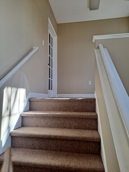 763 J Clyde Morris Blvd, Newport News, VA à louer - Photo du bâtiment - Image 2 de 14