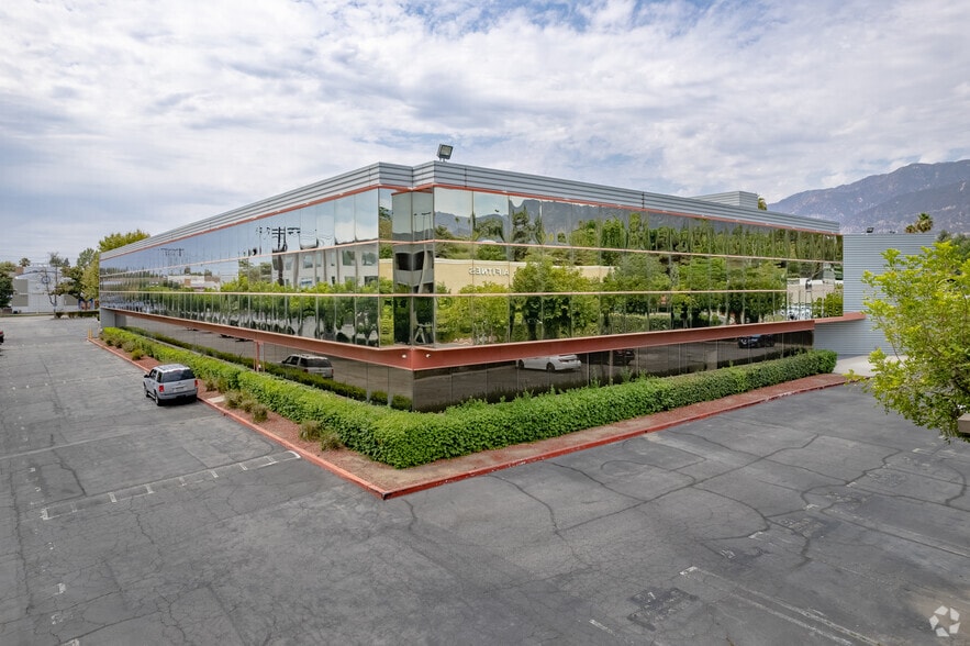320 N Halstead St, Pasadena, CA for lease - Building Photo - Image 2 of 5