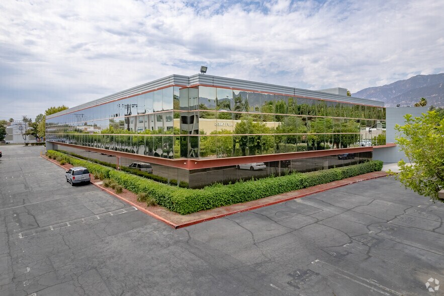 320 N Halstead St, Pasadena, CA à louer - Photo du bâtiment - Image 2 de 5