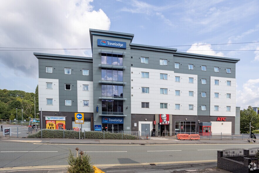 Whitehall Rd, Halesowen à louer - Photo du bâtiment - Image 2 de 5