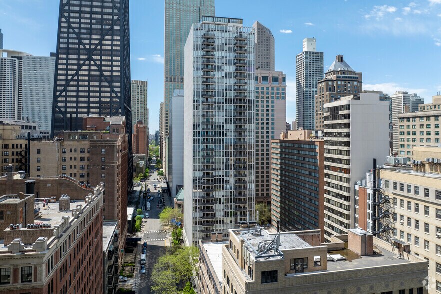 200 E Delaware Pl, Chicago, IL à louer - Photo du bâtiment - Image 3 de 6