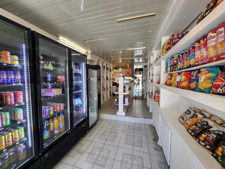 Retail in Montpellier for sale - Interior Photo - Image 1 of 6