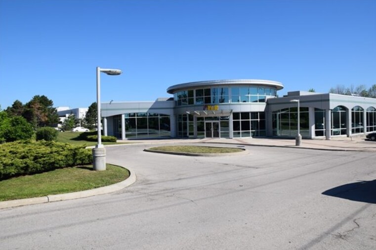 2075 Hadwen Rd, Mississauga, ON for sale - Building Photo - Image 1 of 1