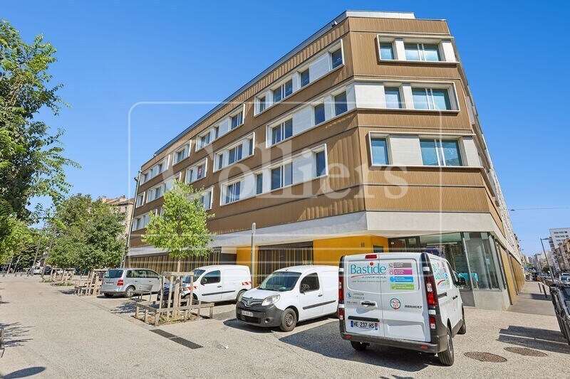 10 Place Bougainville, Marseille à louer - Photo du bâtiment - Image 2 de 13