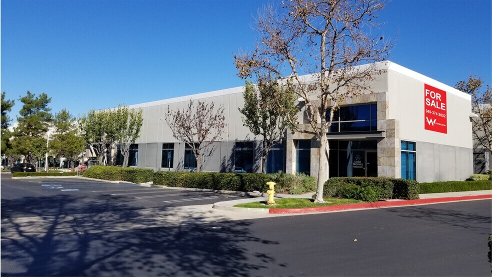 26244 Enterprise Ct, Lake Forest, CA à vendre - Photo du bâtiment - Image 2 de 14