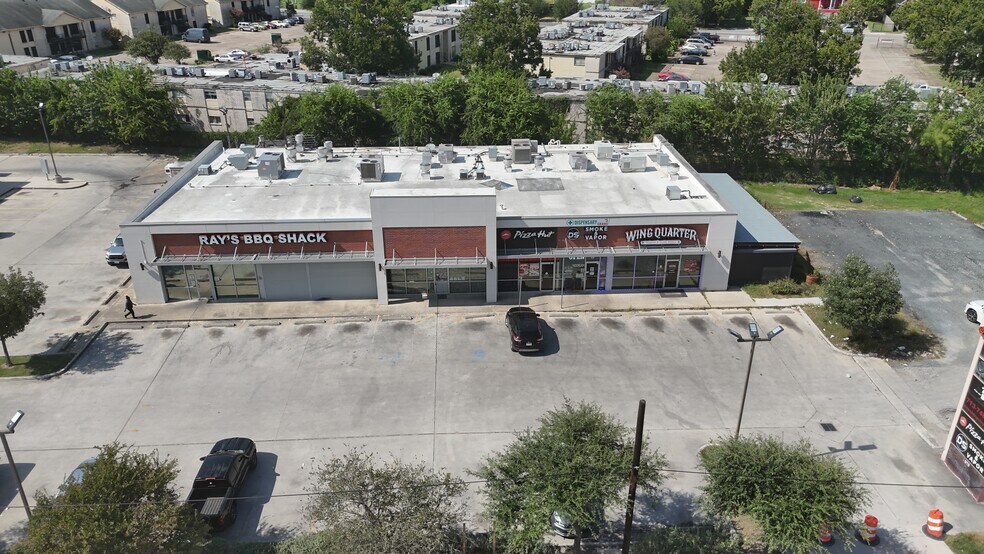 Old Spanish Trl & Scottcrest Dr, Houston, TX à louer - Photo du bâtiment - Image 2 de 4