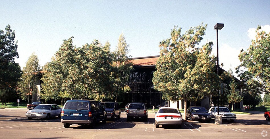 5568 Gibraltar Dr, Pleasanton, CA à louer - Photo du bâtiment - Image 2 de 4