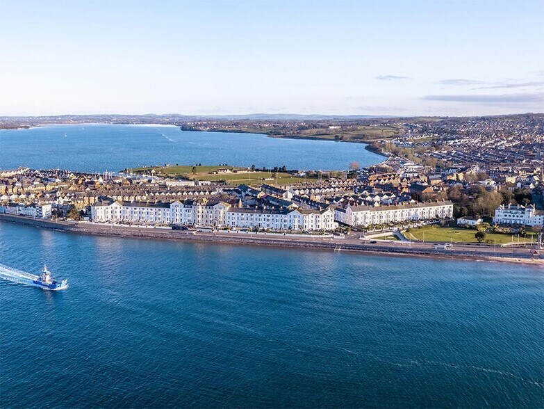 1-2 The Strand, Exmouth à vendre - Photo du bâtiment - Image 2 de 3