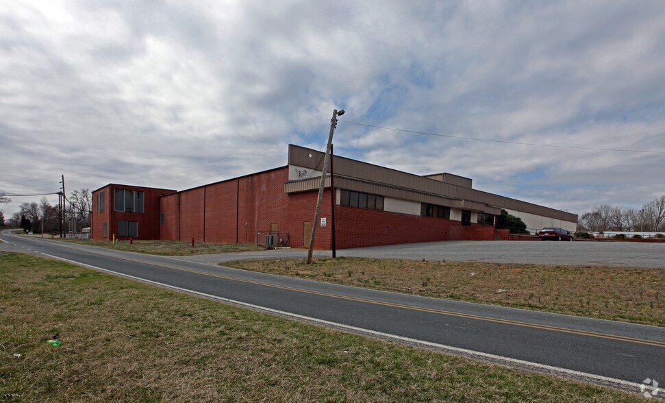 564 S Grove Street Ext, Lincolnton, NC à vendre - Photo du bâtiment - Image 3 de 9