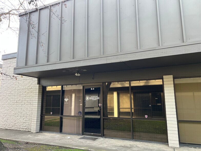 5637 N Pershing Ave, Stockton, CA à louer - Photo du bâtiment - Image 2 de 22