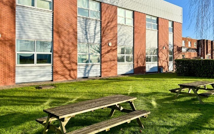 Alexandra Way, Ashchurch à louer - Photo du bâtiment - Image 2 de 3