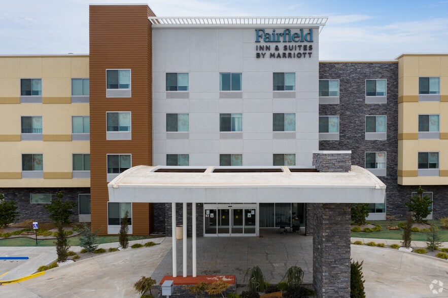 1501 Domino Dr, El Reno, OK à vendre - Photo du bâtiment - Image 3 de 4