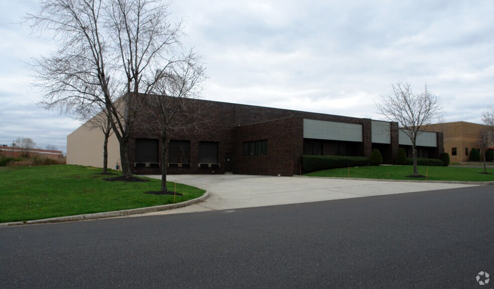 1150 Thomas Busch Memorial Hwy, Pennsauken, NJ à louer - Photo du bâtiment - Image 3 de 4