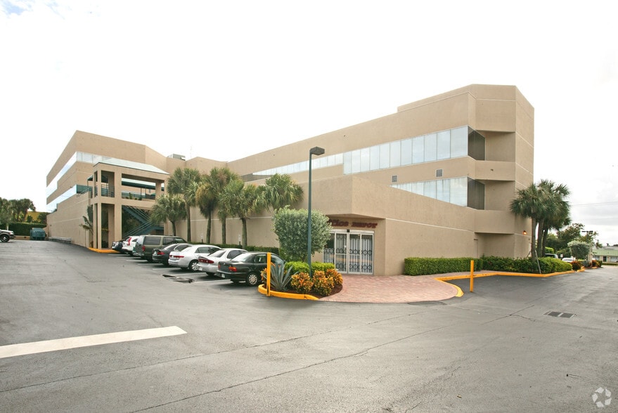 123 NW 13th St, Boca Raton, FL for lease - Building Photo - Image 3 of 6