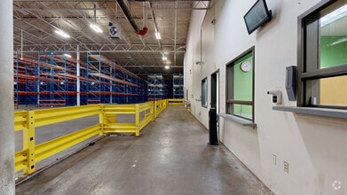 23371 Aurora Rd, Bedford, OH à louer Numérisation 3D de Matterport- Image 2 de 14
