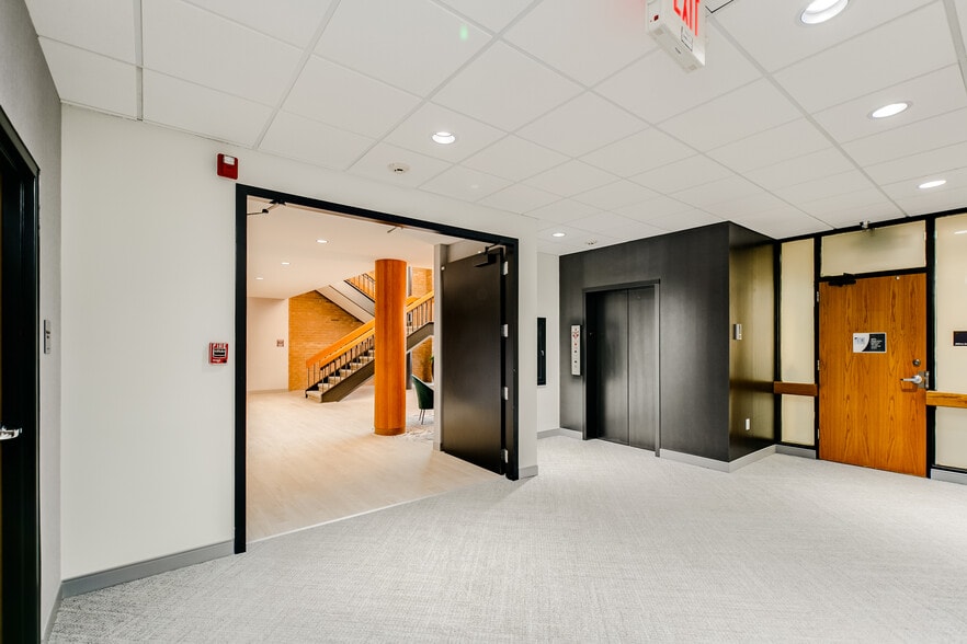 680 Craig Rd, Saint Louis, MO à louer - Photo intérieure - Image 2 de 4