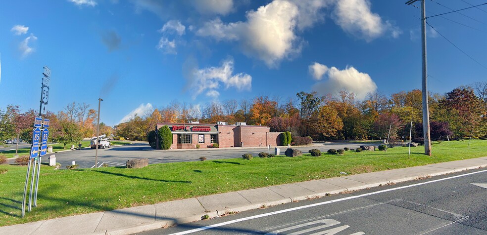 320 Route 59, Airmont, NY à louer - Photo du bâtiment - Image 3 de 3