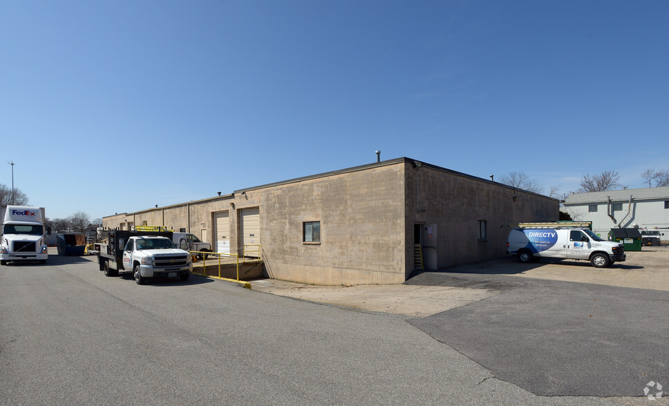 24 Minnesota Ave, Warwick, RI for sale - Building Photo - Image 1 of 1