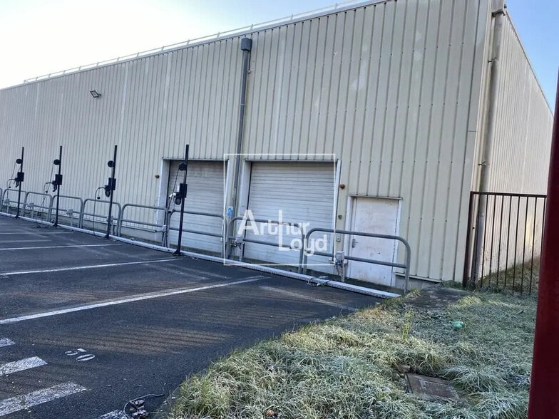 Office in Montgeron for lease - Building Photo - Image 2 of 9