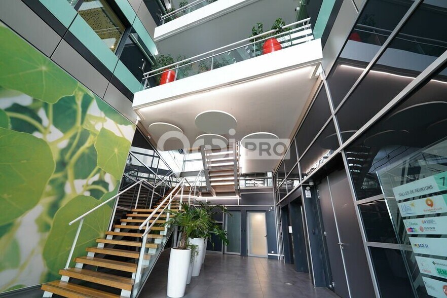 10 Avenue Des Canuts, Vaulx-en-Velin for lease - Building Photo - Image 1 of 12