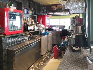 Plus de détails pour Multi-résidentiel à vendre