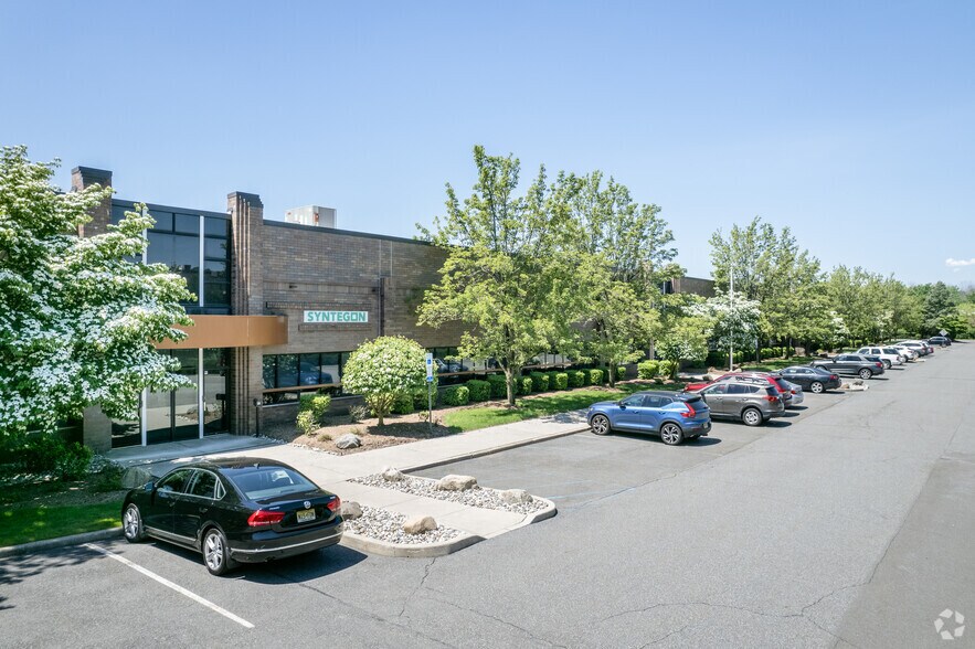90 Boroline Rd, Allendale, NJ à louer - Photo du bâtiment - Image 2 de 6