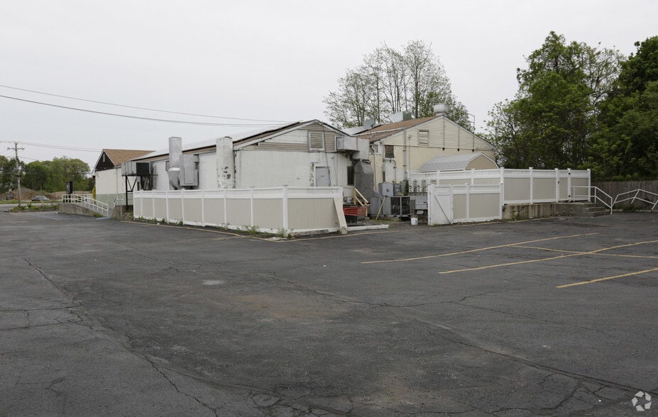 1702 Middle Country Rd, Centereach, NY for lease - Building Photo - Image 3 of 6