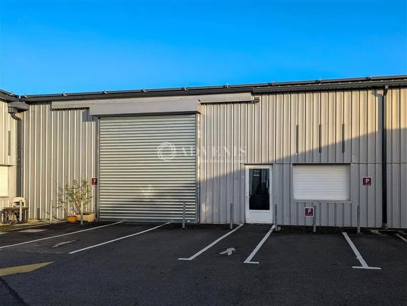 Flex in Saint-Malo for lease Building Photo- Image 1 of 5