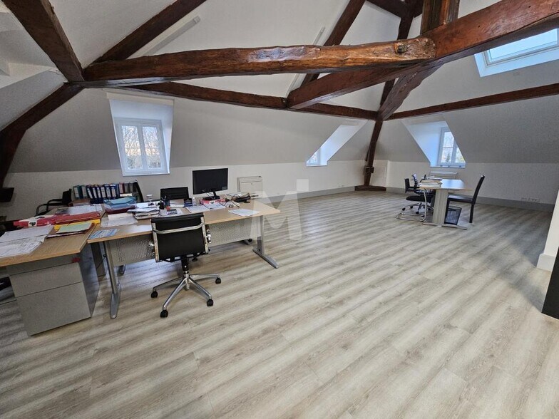 Office in Corbeil-Essonnes for lease - Interior Photo - Image 2 of 5
