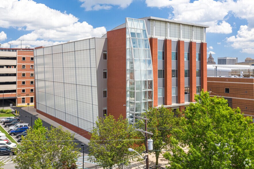 211 Warren St, Newark, NJ à louer - Photo du bâtiment - Image 2 de 4