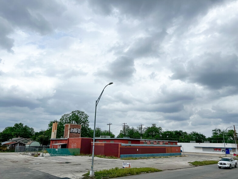 2603 W Southcross Blvd, San Antonio, TX for lease - Building Photo - Image 3 of 7