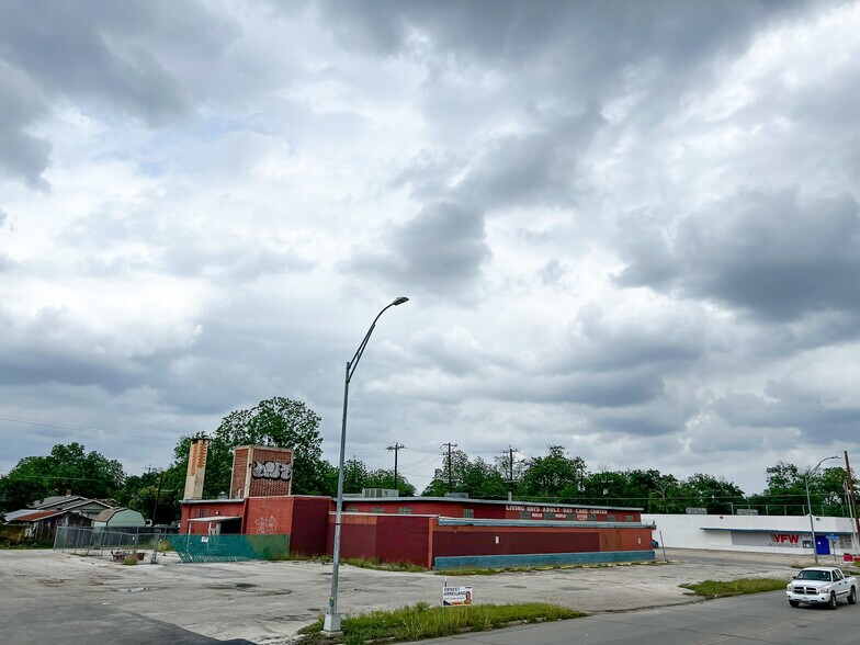 2603 W Southcross Blvd, San Antonio, TX à louer - Photo du bâtiment - Image 3 de 7