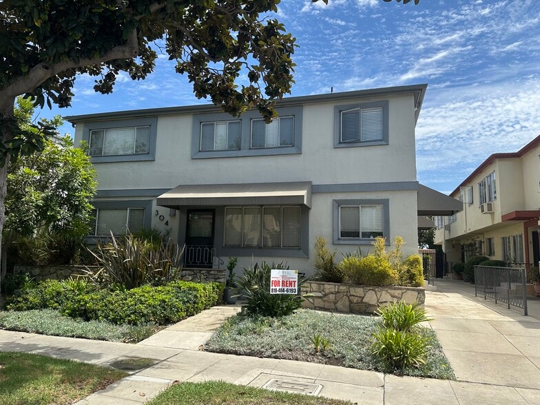 304 S Doheny Dr, Beverly Hills, CA à vendre - Photo du bâtiment - Image 3 de 14