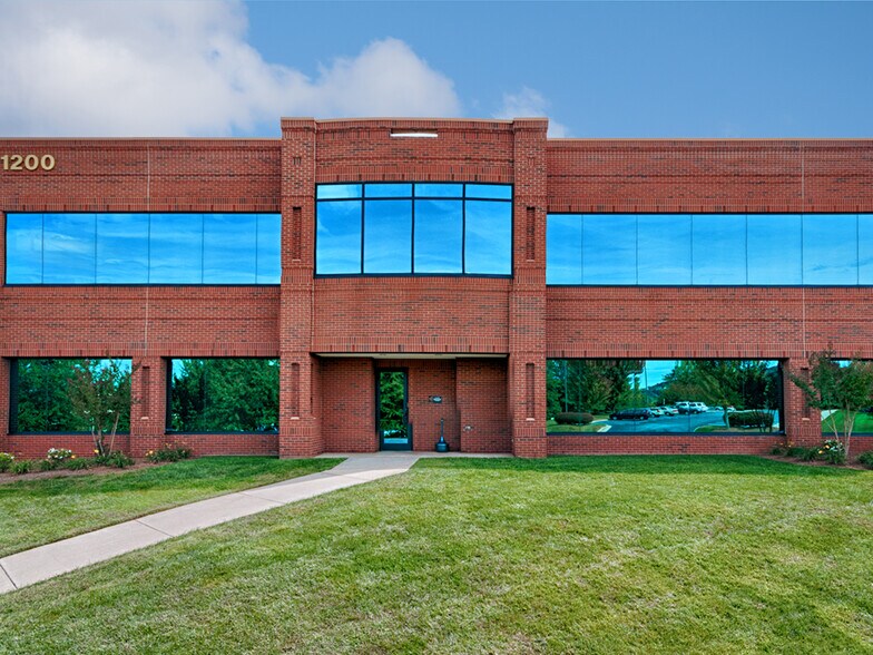 1200 Ridgefield Blvd, Asheville, NC à louer - Photo du bâtiment - Image 2 de 8