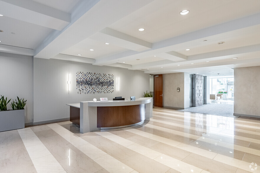 211 Perimeter Center Pky NE, Atlanta, GA for lease - Lobby - Image 2 of 10