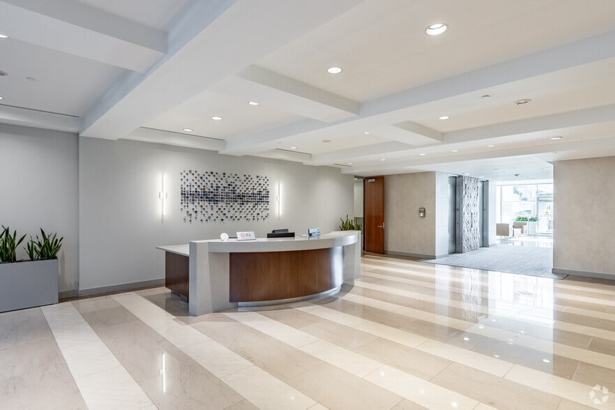 211 Perimeter Center Pky NE, Atlanta, GA for lease - Lobby - Image 3 of 5