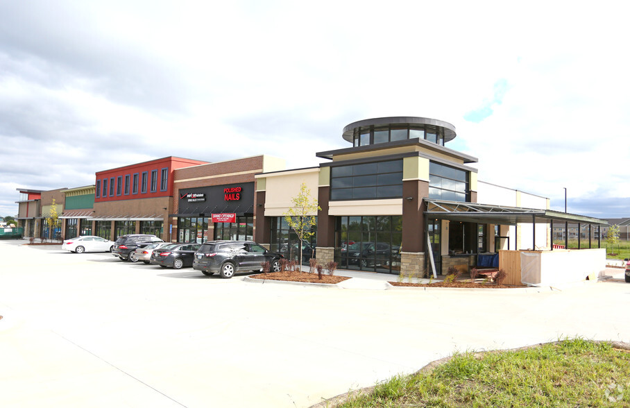 1320-1378 Hickman Rd, Waukee, IA for sale - Primary Photo - Image 1 of 1