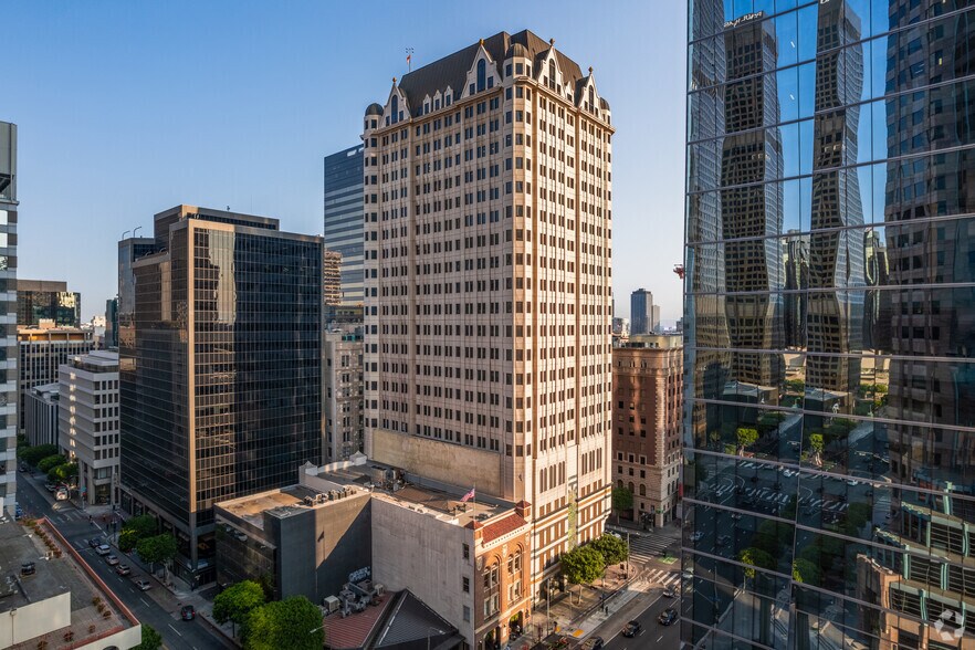 660 S Figueroa St, Los Angeles, CA à louer - Photo du bâtiment - Image 2 de 4