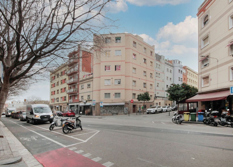 Multifamily in L'Hospitalet de Llobregat, Barcelona for sale - Building Photo - Image 2 of 3