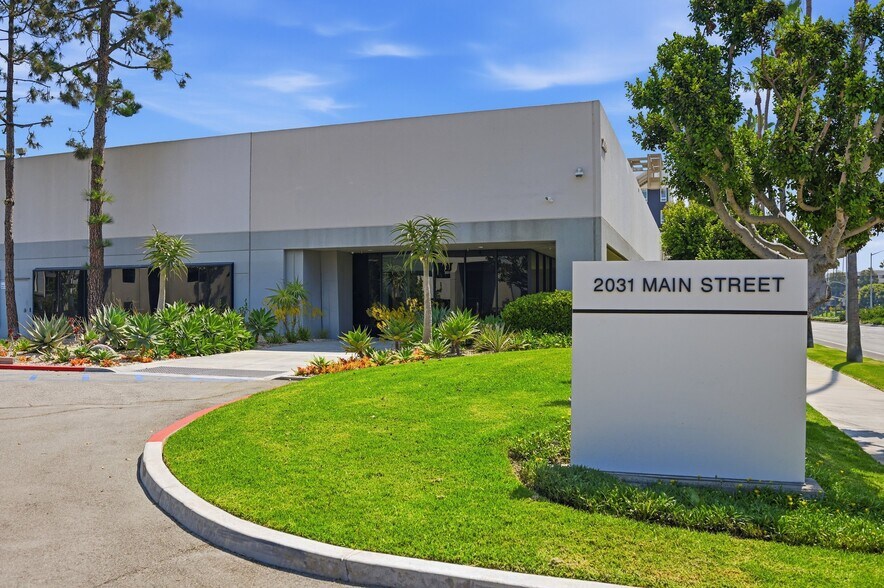 2031 Main St, Irvine, CA à louer - Photo du bâtiment - Image 2 de 5