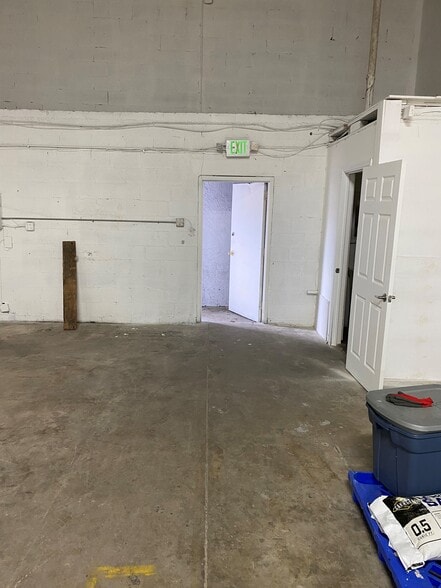 1905 NW 32nd St, Pompano Beach, FL for lease - Building Photo - Image 3 of 9