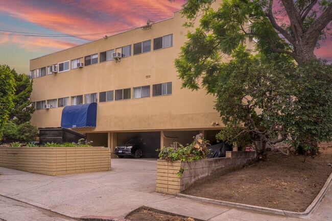 More details for 2050 Rodney Dr, Los Angeles, CA - Multifamily for Sale
